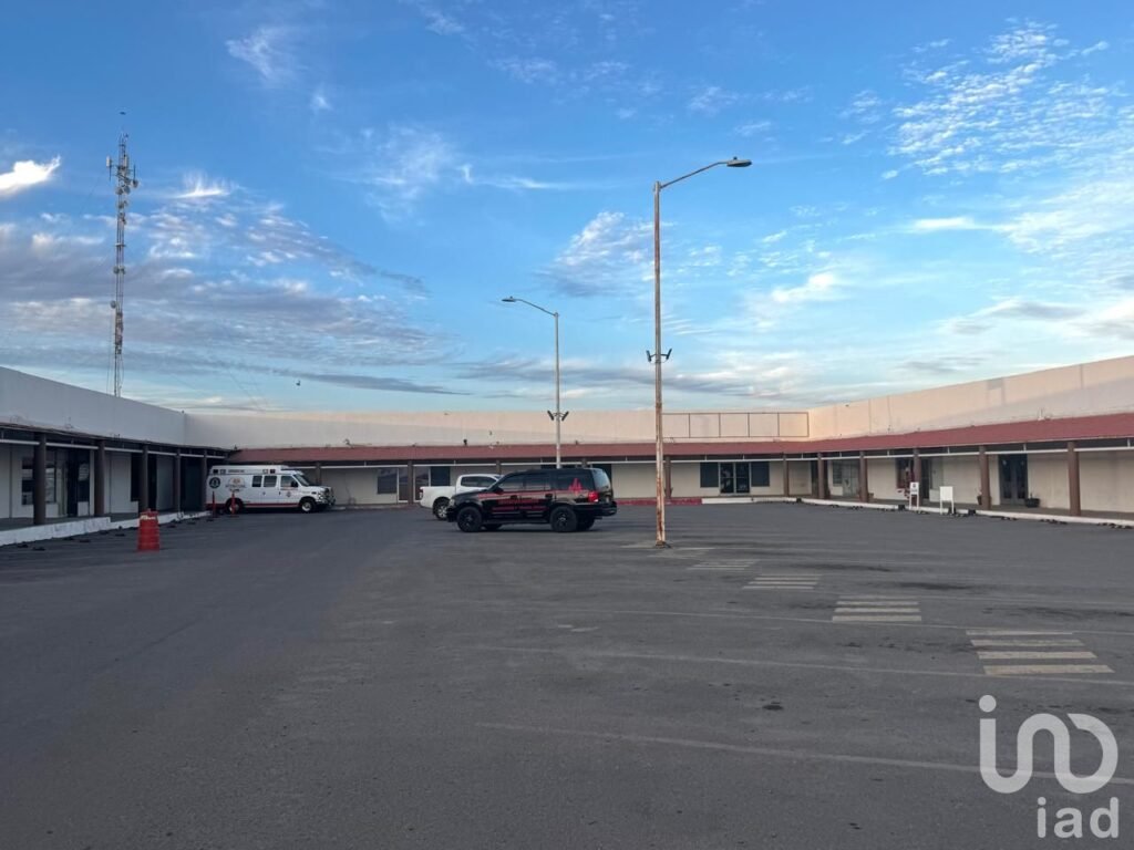 LOCALES EN RENTA – PLAZA COMERCIAL FUTURA