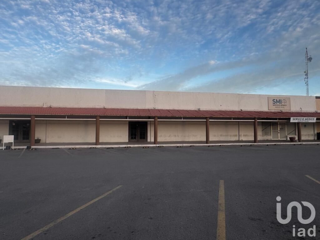 LOCALES EN RENTA – PLAZA COMERCIAL FUTURA