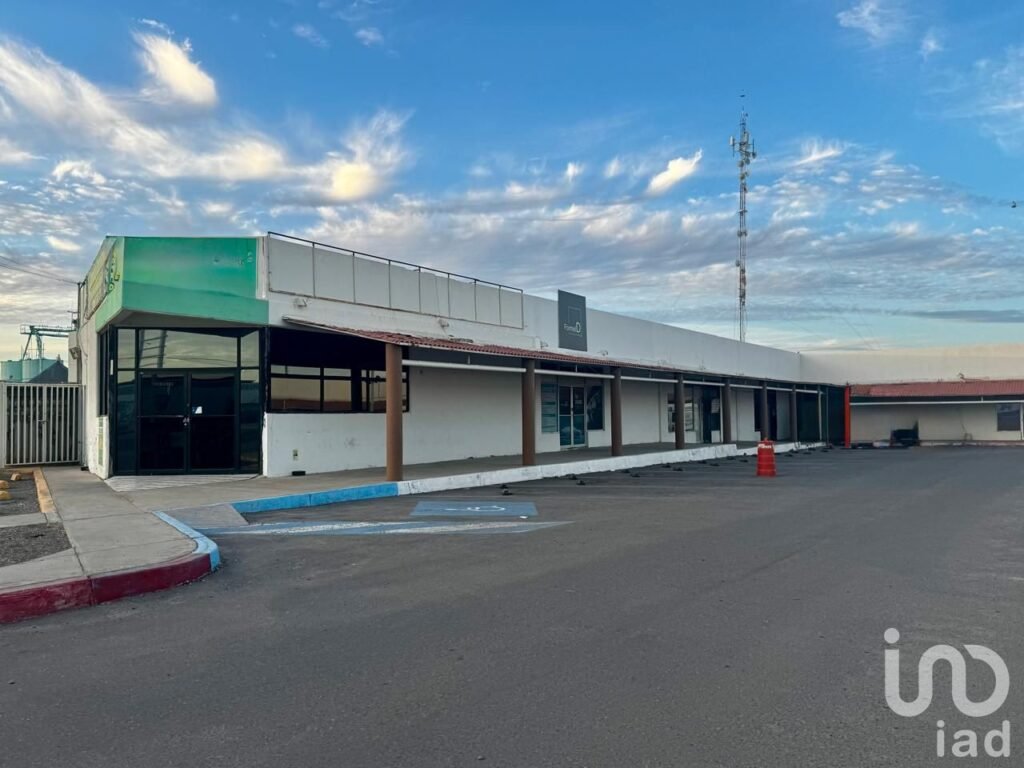 LOCALES EN RENTA – PLAZA COMERCIAL FUTURA