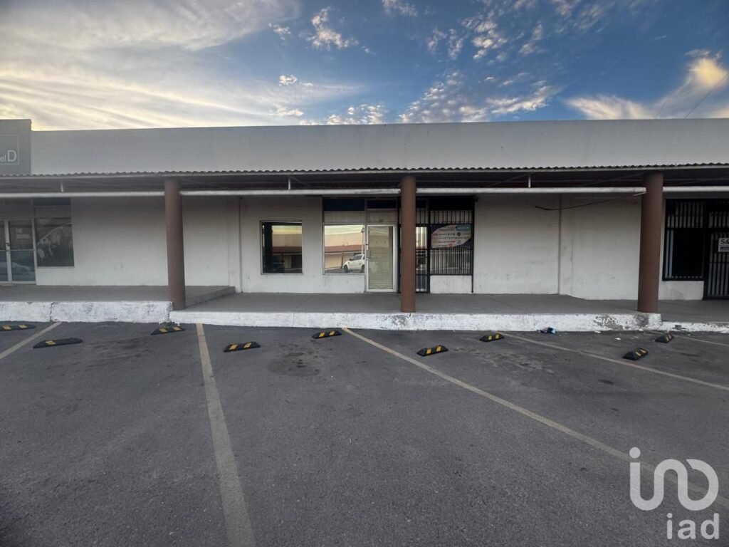 LOCALES EN RENTA – PLAZA COMERCIAL FUTURA