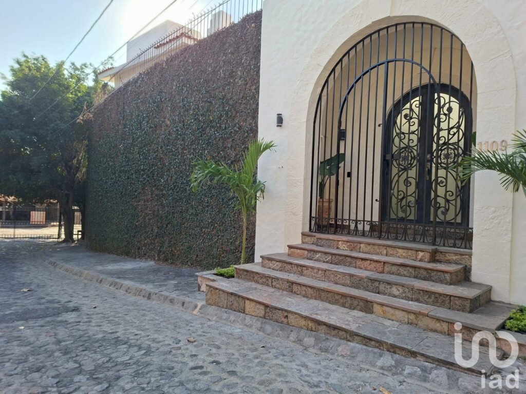 RESIDENCIA EN VENTA EN VISTA HERMOSA, CUERNAVACA