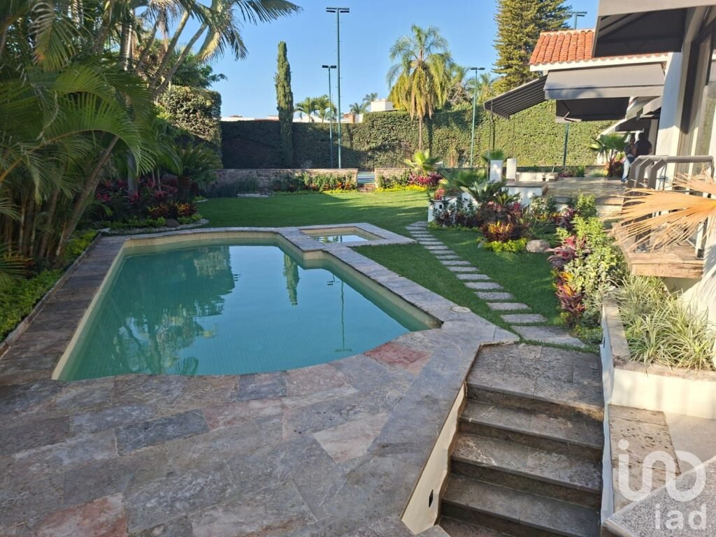 RESIDENCIA EN VENTA EN VISTA HERMOSA, CUERNAVACA