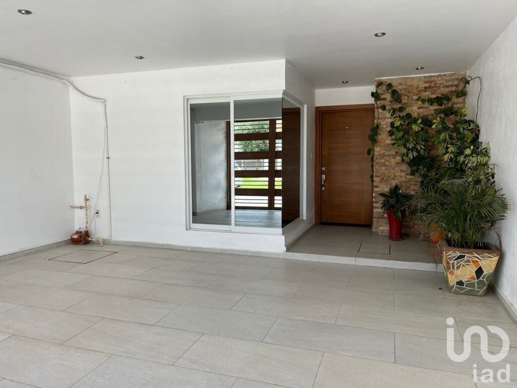 RENTA DE CASA AMUEBLADA EN LOS LAGOS RESIDENCIAL FRENTE A PARQUE 3 NACIONES EN SAN LUIS POTOSI