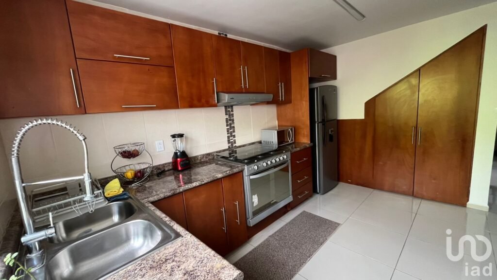 RENTA DE CASA AMUEBLADA EN LOS LAGOS RESIDENCIAL FRENTE A PARQUE 3 NACIONES EN SAN LUIS POTOSI