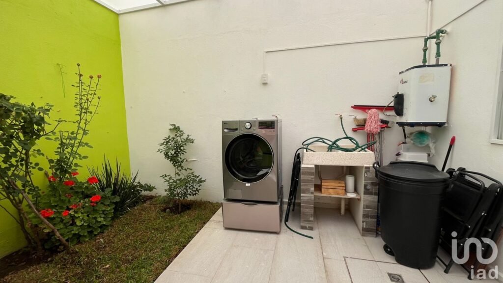 RENTA DE CASA AMUEBLADA EN LOS LAGOS RESIDENCIAL FRENTE A PARQUE 3 NACIONES EN SAN LUIS POTOSI