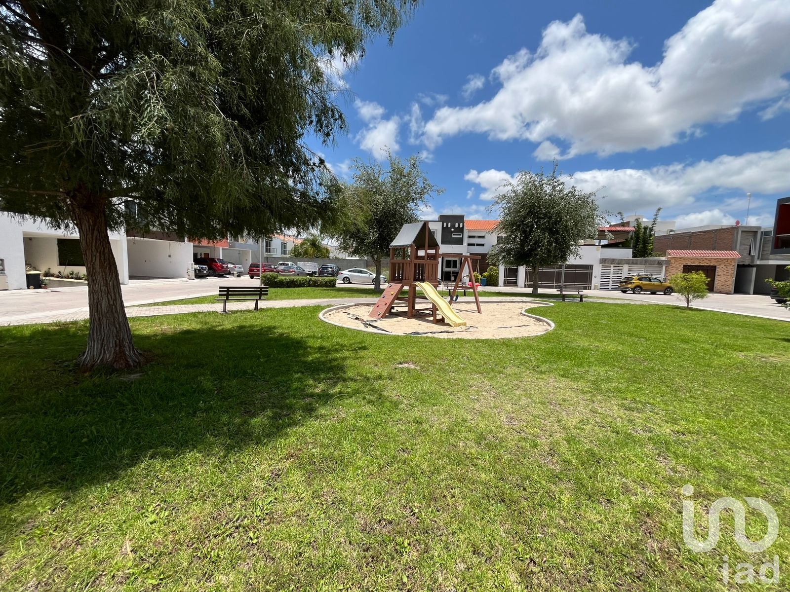 RENTA DE CASA AMUEBLADA EN LOS LAGOS RESIDENCIAL FRENTE A PARQUE 3 NACIONES EN SAN LUIS POTOSI