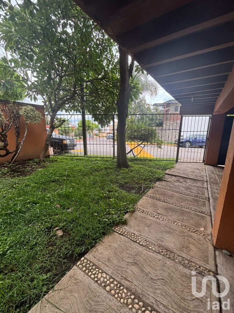 CASA EN VENTA EN FRACCIONAMIENTO LOMAS DE AHUATLAN, CUERNAVACA