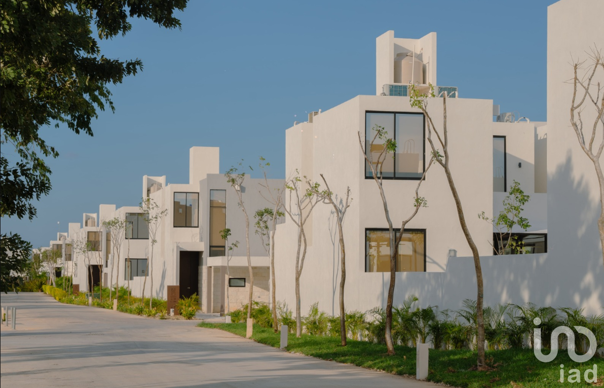 Casa Nueva en Venta en Privada con Amenidades en Conkal Yucatán