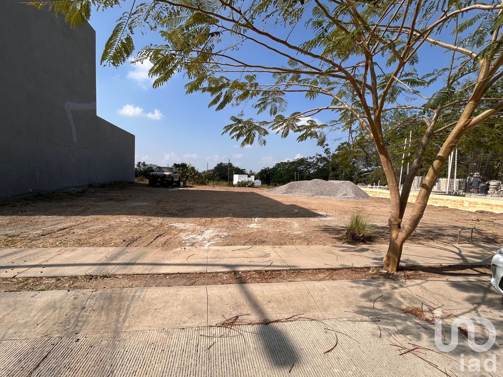 Terreno residencial en venta con vista frente al jardín en La Herradura Terreno residencial en venta con vista frente al jardín en La Herradura