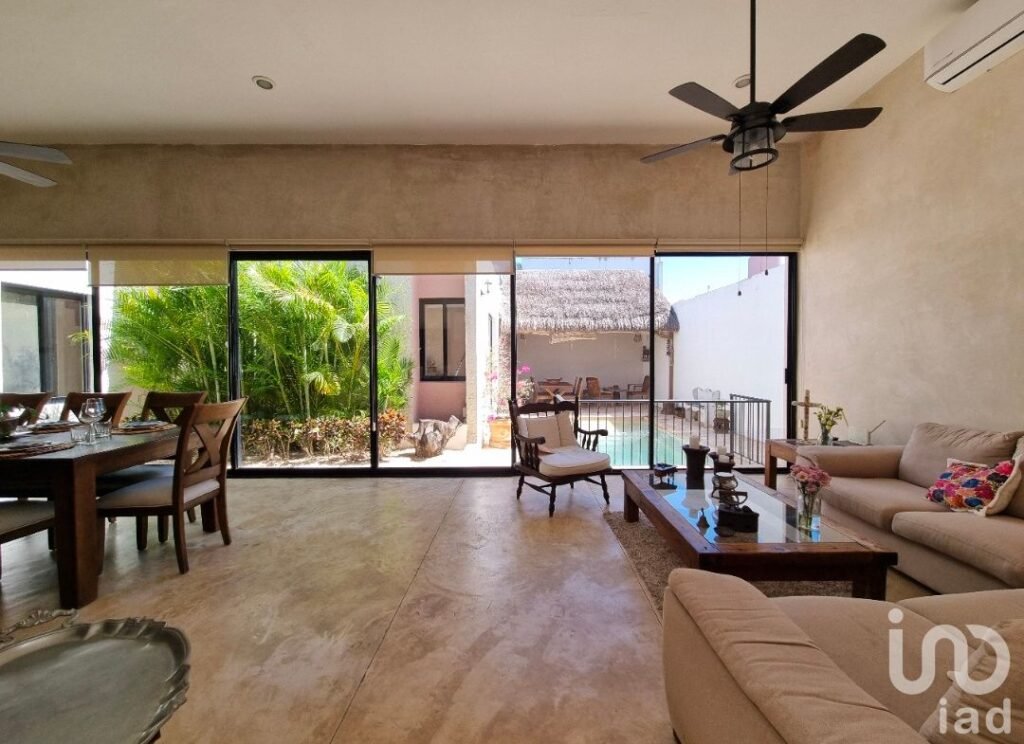 Casa en venta, estilo mexicano; de un piso en Cholul, Mérida, Yucatán.