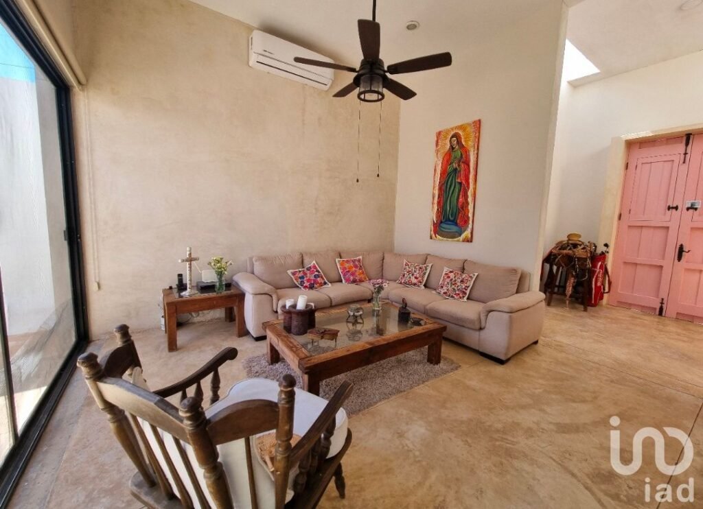Casa en venta, estilo mexicano; de un piso en Cholul, Mérida, Yucatán.