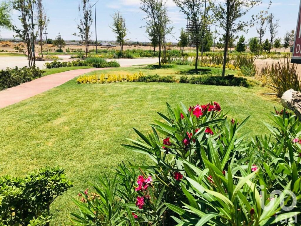 TERRENO RESIDENCIAL EN VENTA 300M2 CON LAGO