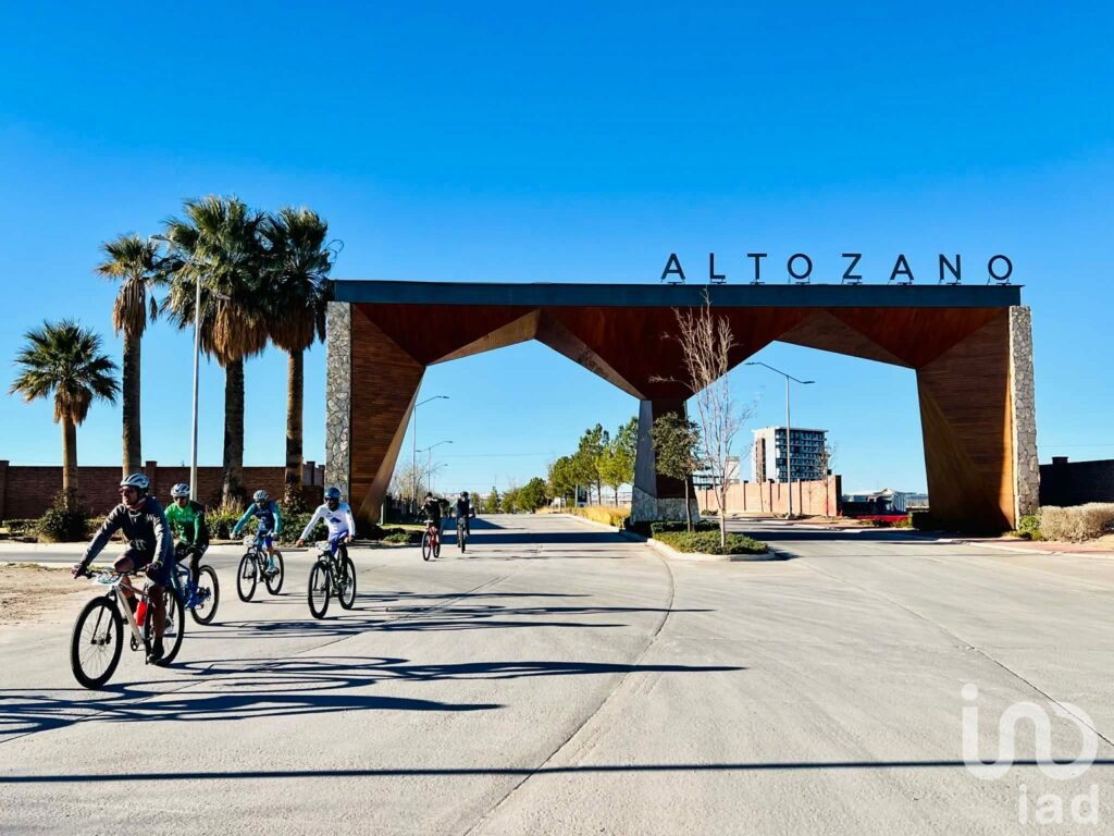 TERRENO RESIDENCIAL EN VENTA 300M2 CON LAGO