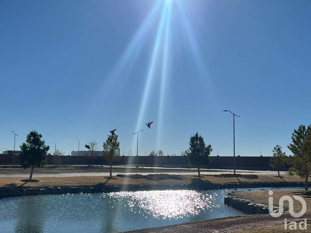 TERRENO RESIDENCIAL EN VENTA 300M2 CON LAGO