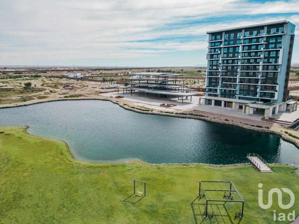 TERRENO RESIDENCIAL EN VENTA 300M2 CON LAGO