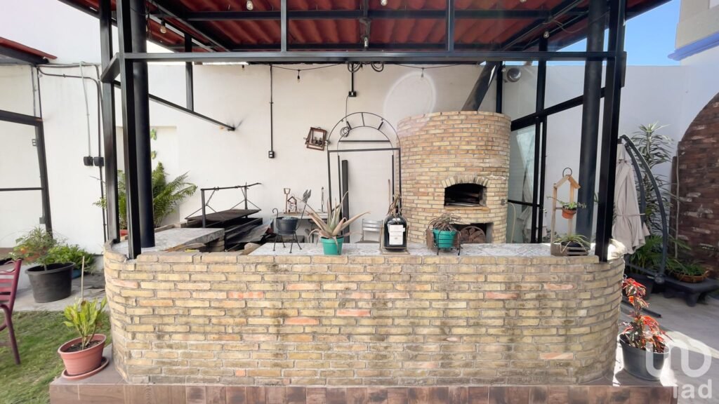 Renta Local Comercial con Horno de Ladrillo y Parrilla en Hotel