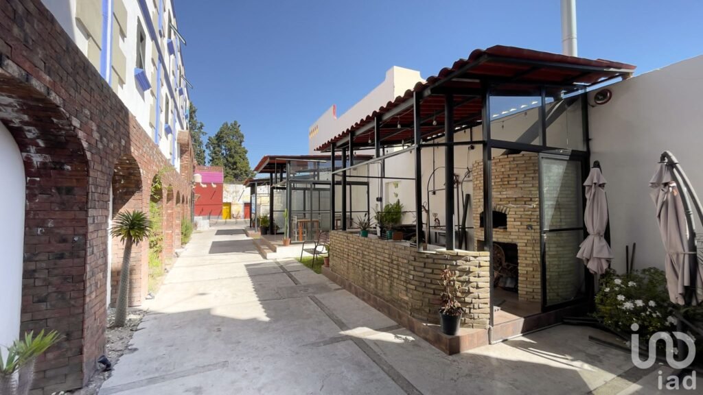 Renta Local Comercial con Horno de Ladrillo y Parrilla en Hotel