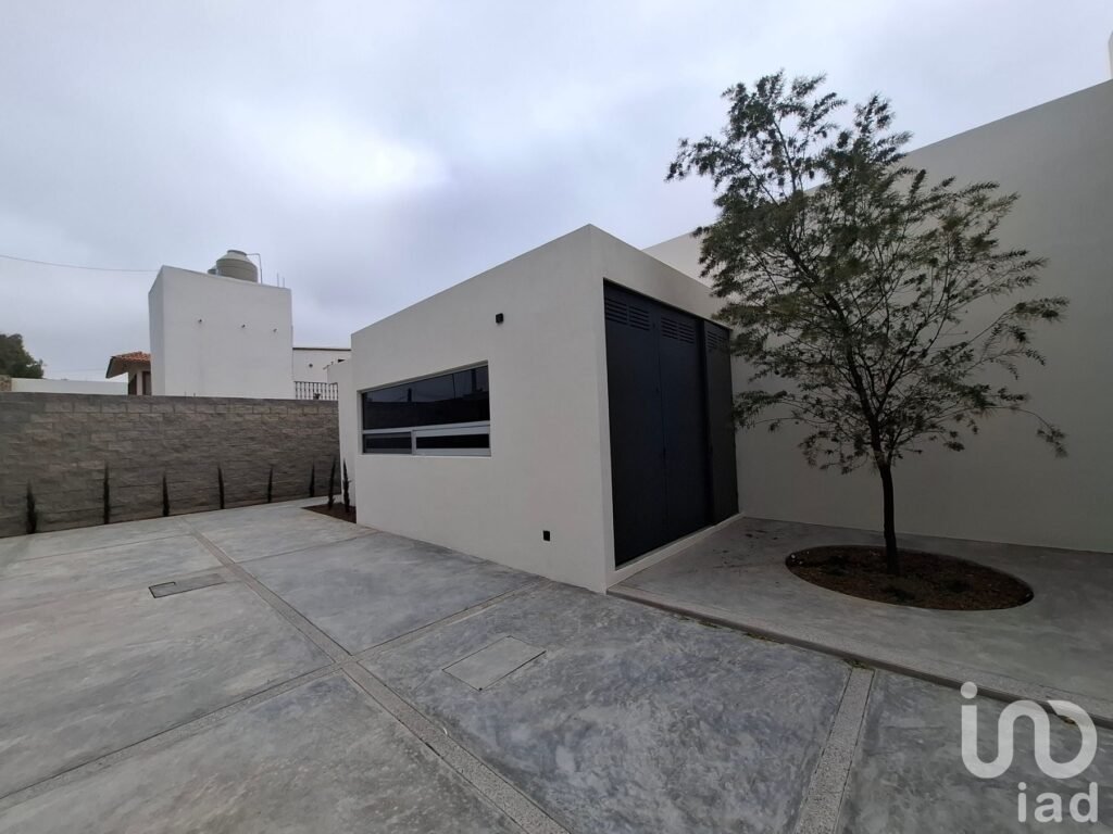 RENTA DE CASA CON 6 HABITACIONES EN BOSQUES DE LA FLORIDA EN SAN LUIS POTOSI