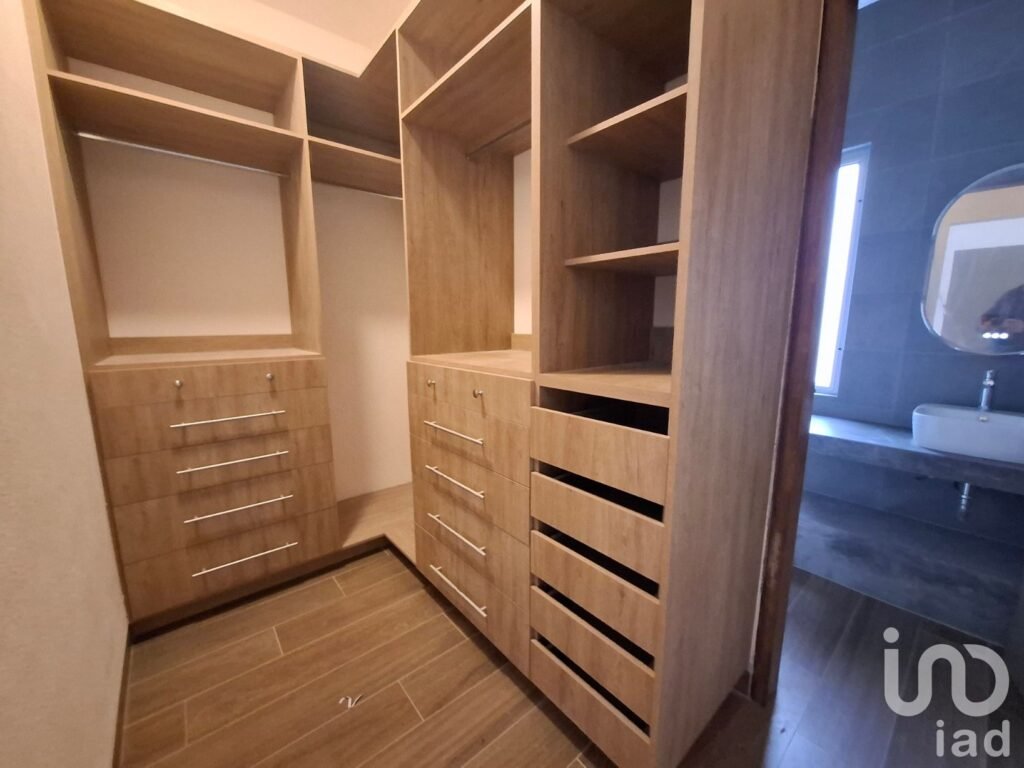 RENTA DE CASA CON 6 HABITACIONES EN BOSQUES DE LA FLORIDA EN SAN LUIS POTOSI