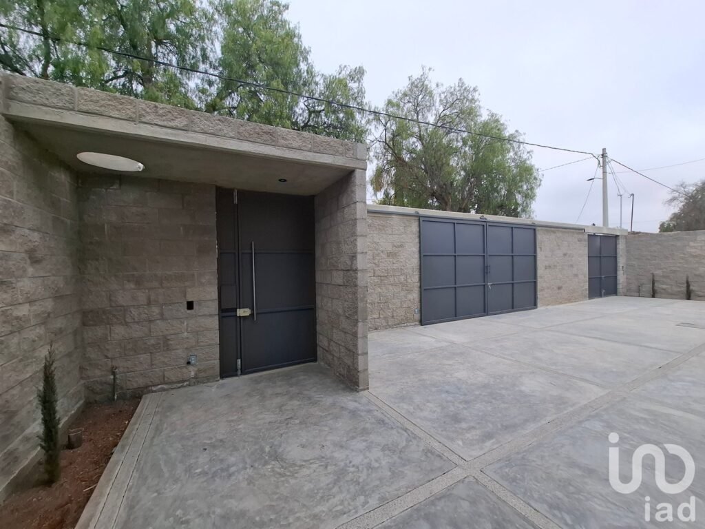 RENTA DE CASA CON 6 HABITACIONES EN BOSQUES DE LA FLORIDA EN SAN LUIS POTOSI