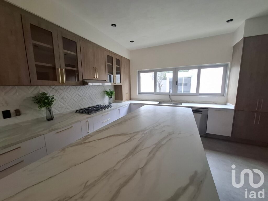 RENTA DE CASA CON 6 HABITACIONES EN BOSQUES DE LA FLORIDA EN SAN LUIS POTOSI