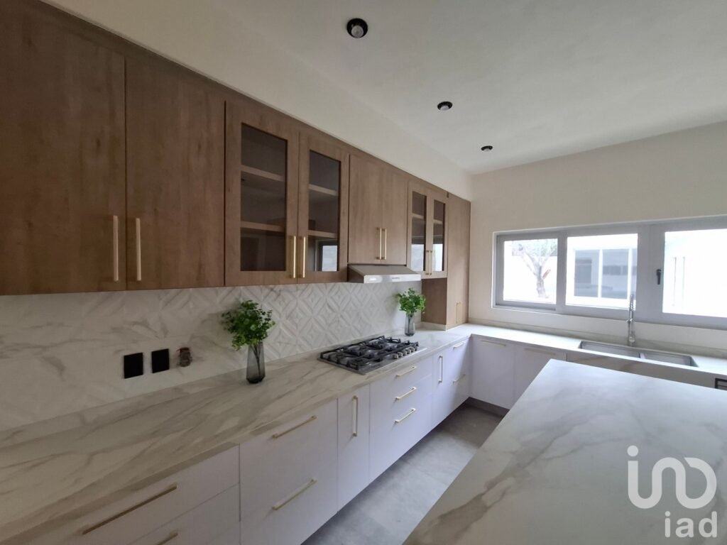 RENTA DE CASA CON 6 HABITACIONES EN BOSQUES DE LA FLORIDA EN SAN LUIS POTOSI