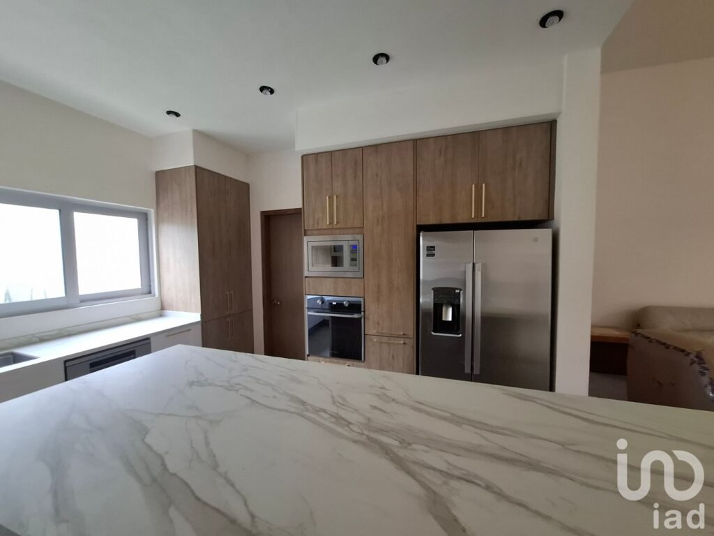 RENTA DE CASA CON 6 HABITACIONES EN BOSQUES DE LA FLORIDA EN SAN LUIS POTOSI