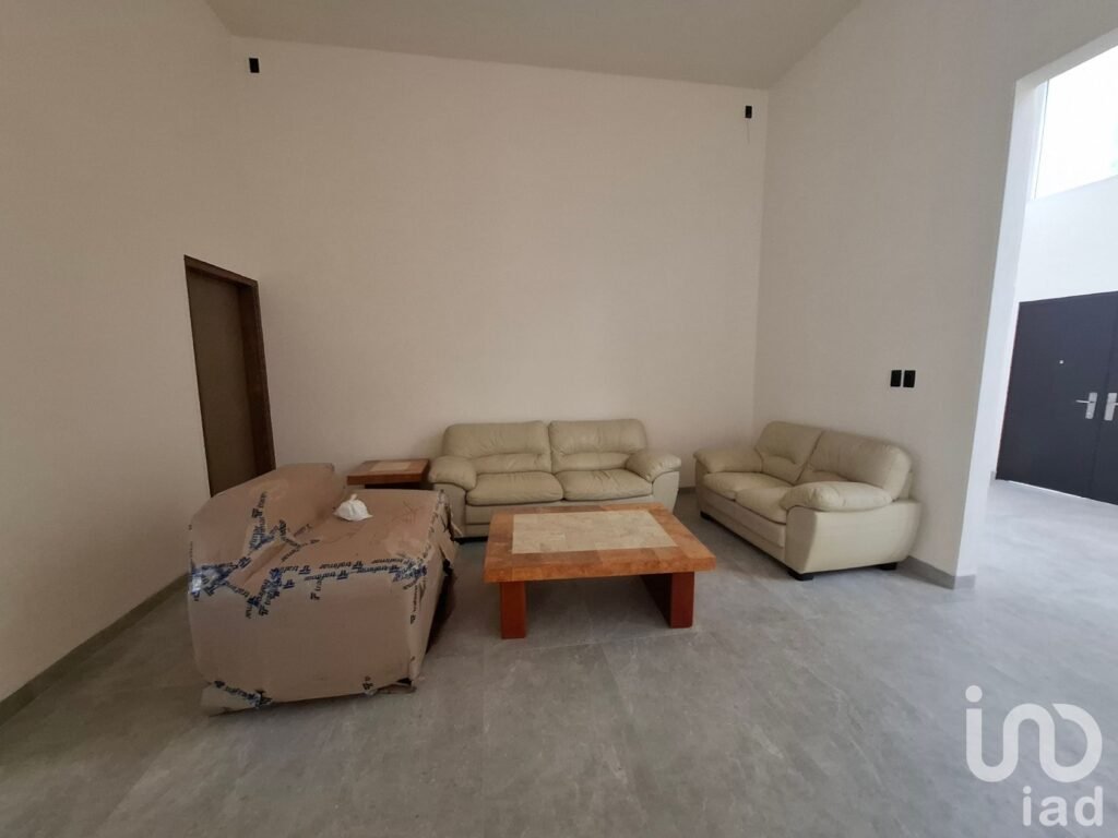 RENTA DE CASA CON 6 HABITACIONES EN BOSQUES DE LA FLORIDA EN SAN LUIS POTOSI