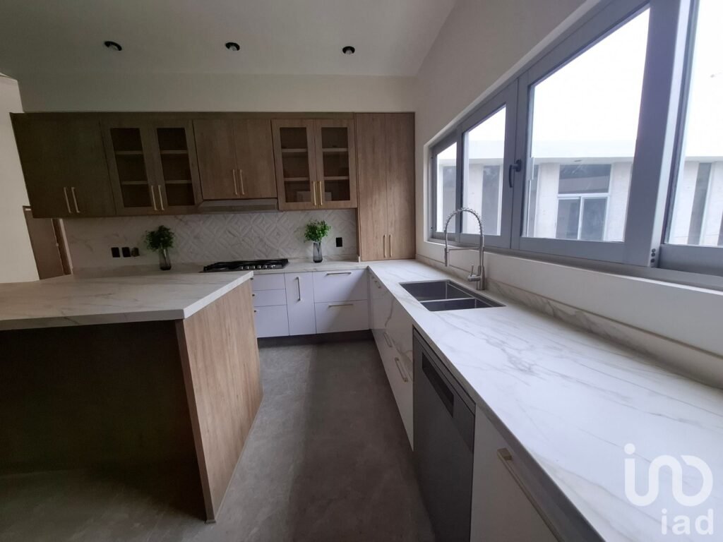 RENTA DE CASA CON 6 HABITACIONES EN BOSQUES DE LA FLORIDA EN SAN LUIS POTOSI