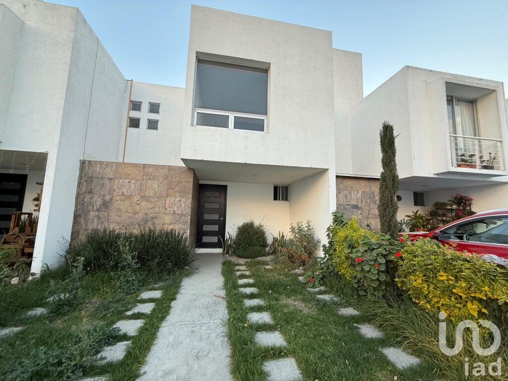 RENTA DE CASA EN FRACCIONAMIENTO CON ALBERCA CERCA DE PARQUE INDUSTRIAL FINSA - 2325454 casas en renta renta de casa en fraccionamiento con alberca cerca de parque industrial finsa 287825