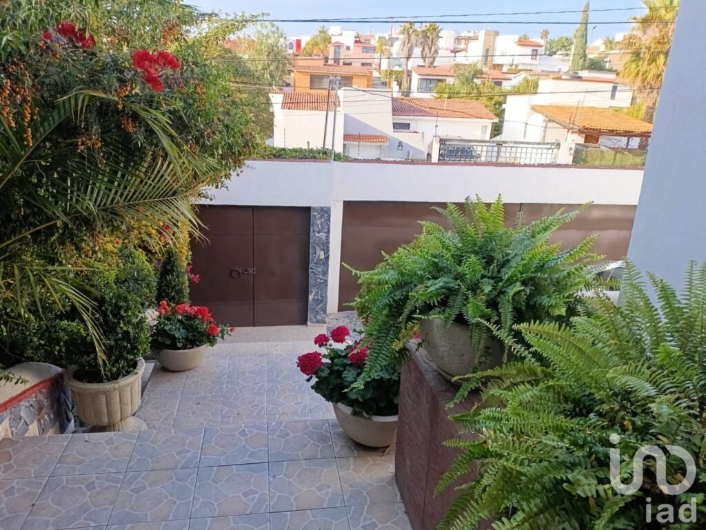 CASA EN VENTA EN VILLAS DEL MESÓN JURIQUILLA QUERÉTARO