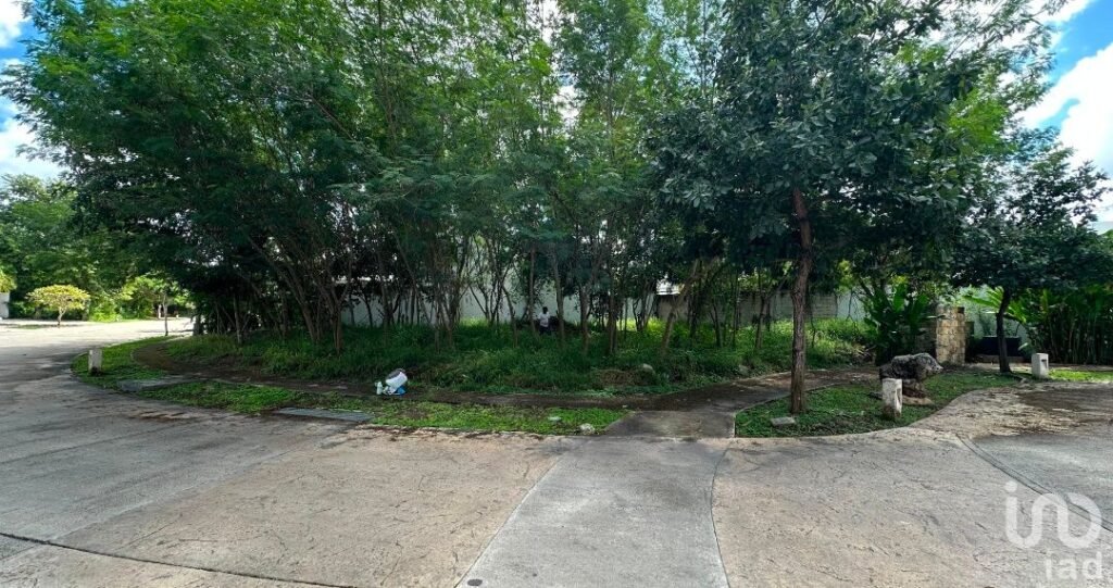 Terreno en venta en esquina en privada con amenidades.