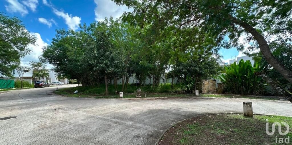 Terreno en venta en esquina en privada con amenidades.