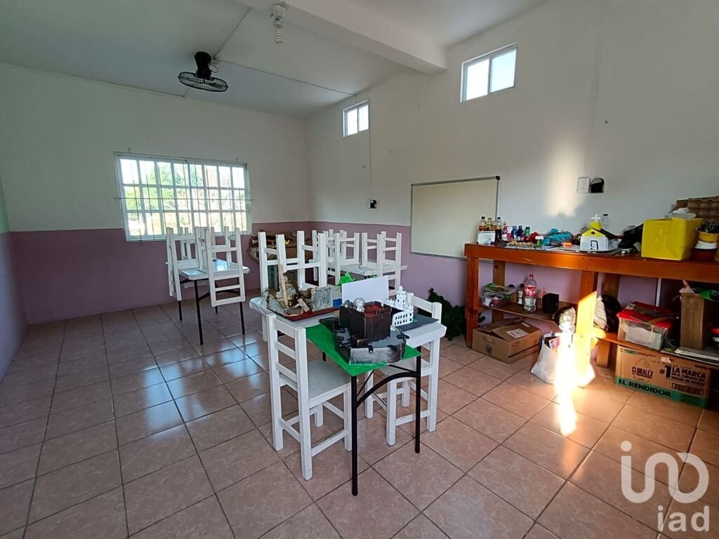 Edificio escolar en venta, en el tejar