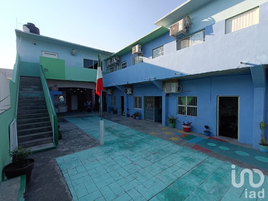 Edificio escolar en venta, en el tejar