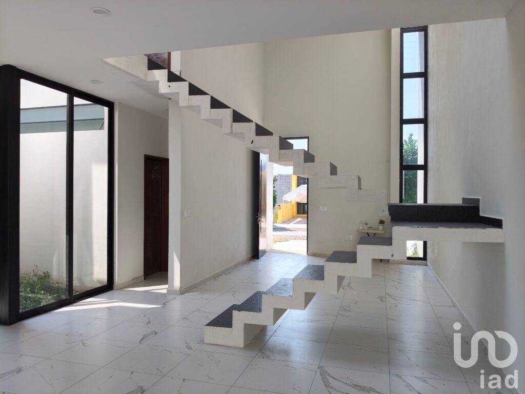 Casa en Venta al Norte de Colima. Escalera volada.
