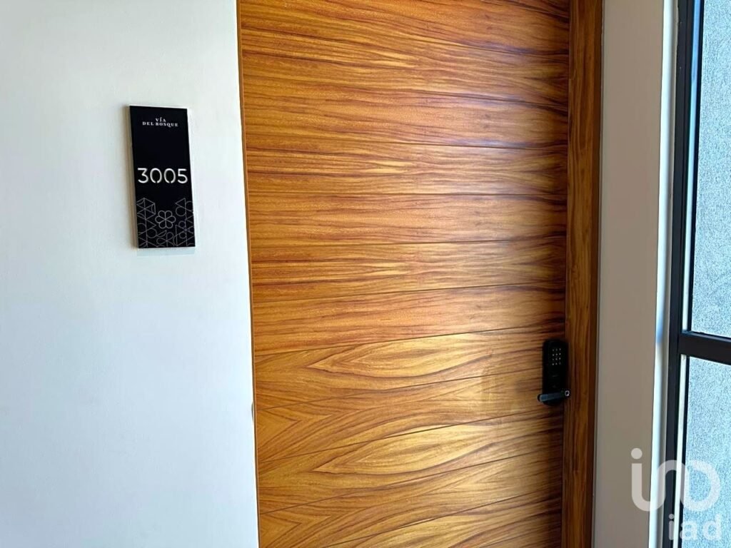 Departamento en renta edificio Via del Bosque, a un costadonuevo Hospital Real del Carmen.