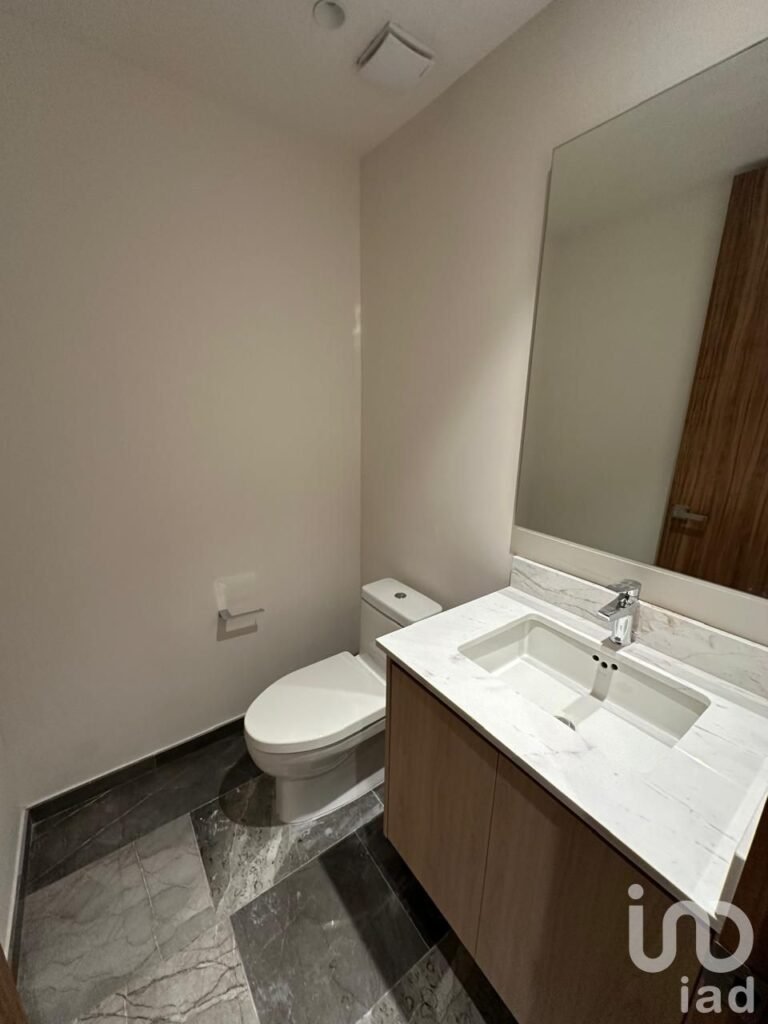 Departamento en renta edificio Via del Bosque, a un costadonuevo Hospital Real del Carmen.