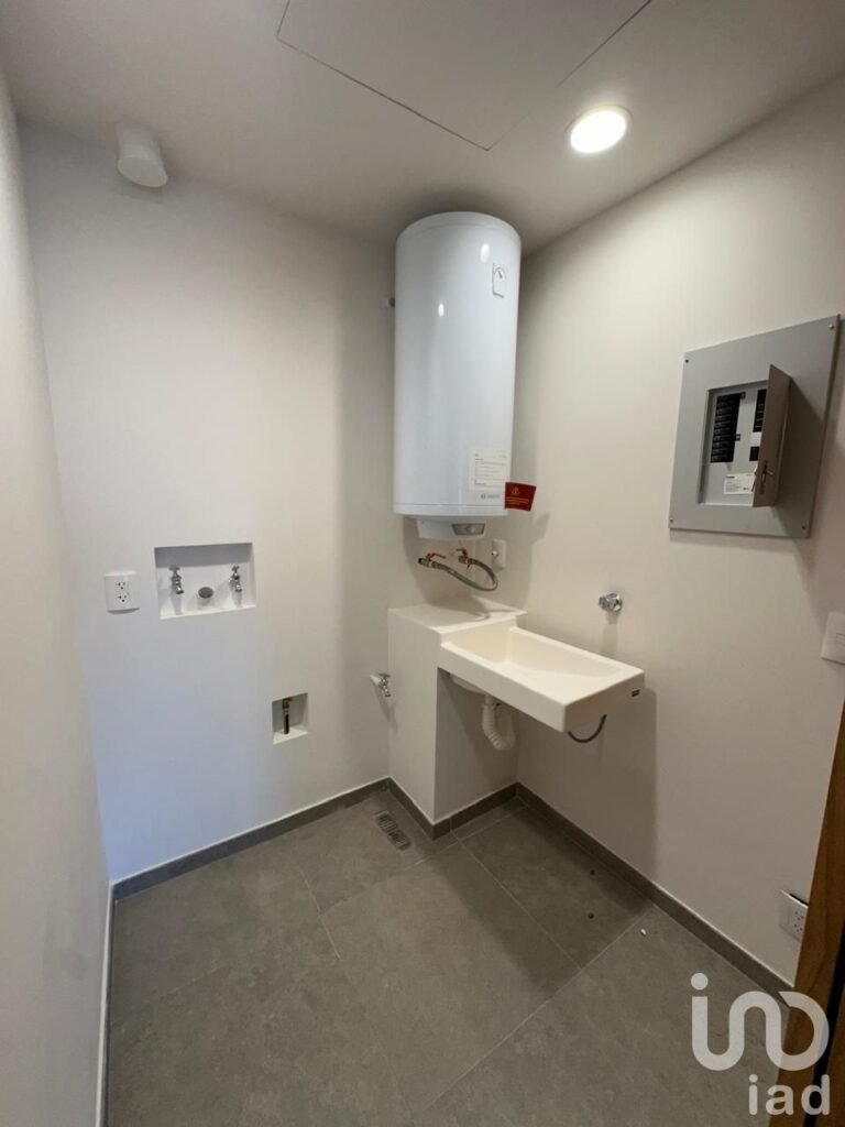 Departamento en renta edificio Via del Bosque, a un costadonuevo Hospital Real del Carmen.