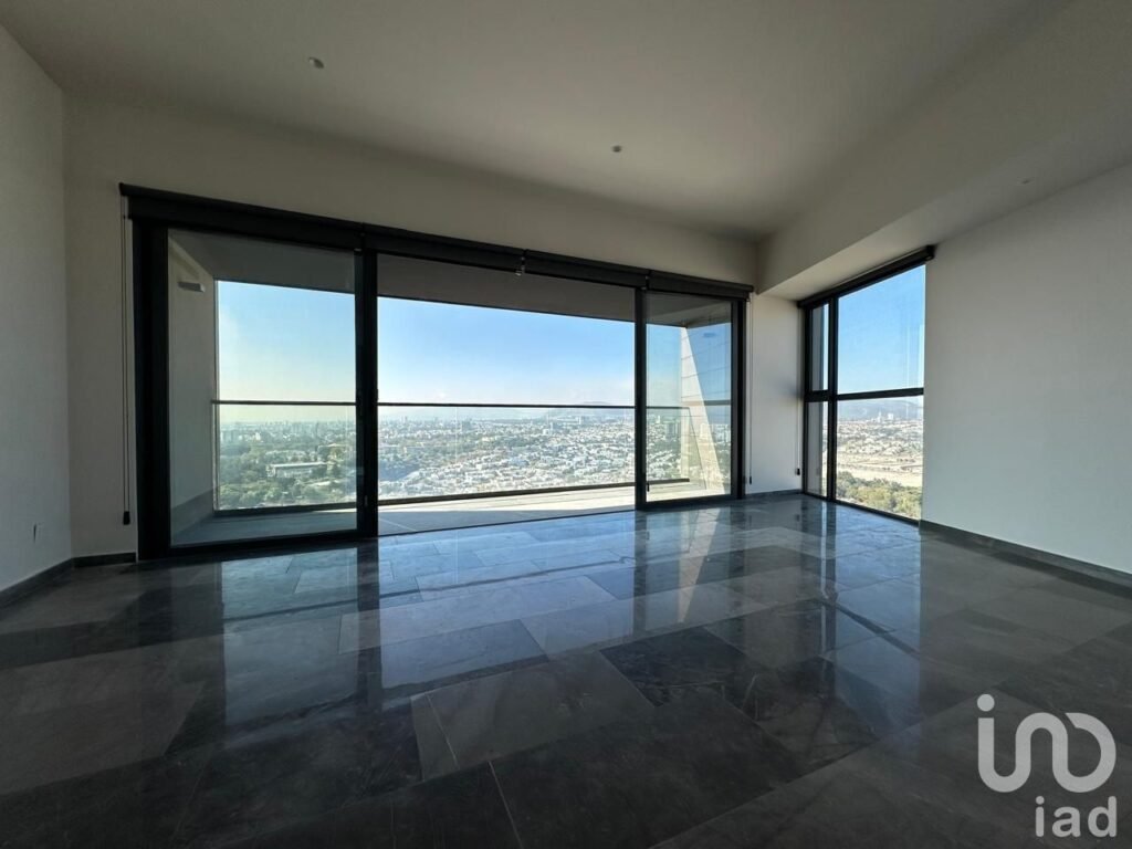 Departamento en renta edificio Via del Bosque, a un costadonuevo Hospital Real del Carmen.