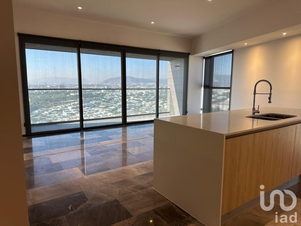 Departamento en renta edificio Via del Bosque, a un costadonuevo Hospital Real del Carmen.