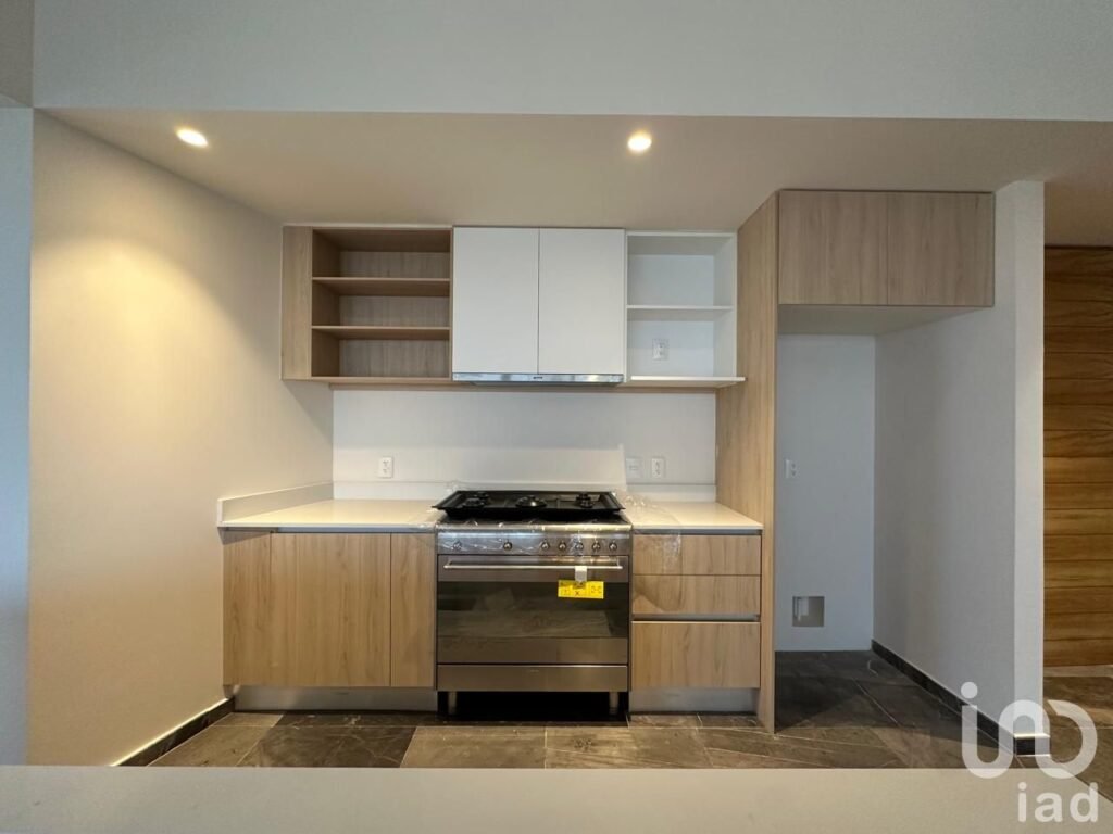 Departamento en renta edificio Via del Bosque, a un costadonuevo Hospital Real del Carmen.