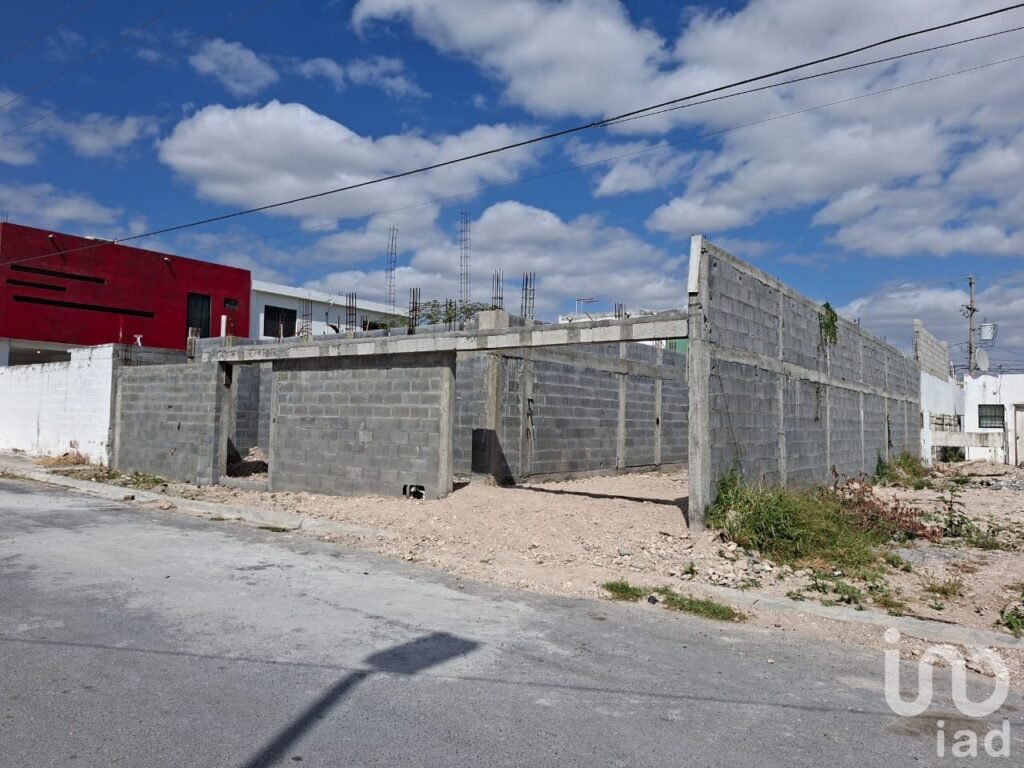 TERRENO en VENTA con Obra iniciada de Calidad y Proyecto Arq. en Lomas de SINAI , REYNOSA