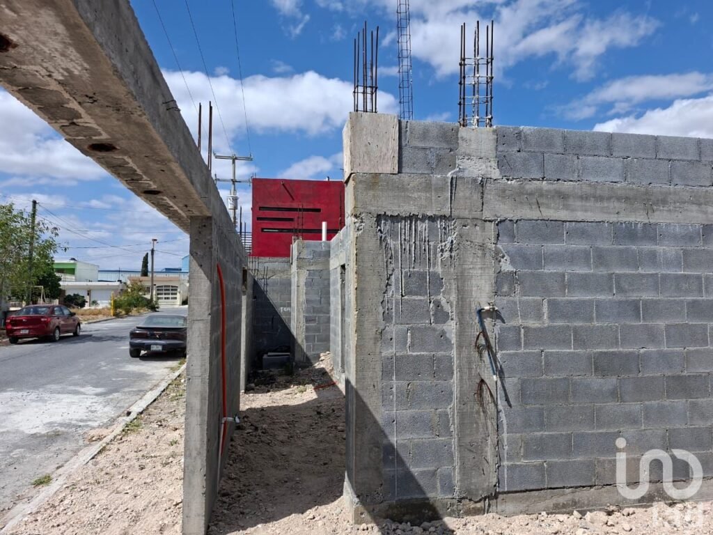 TERRENO en VENTA con Obra iniciada de Calidad y Proyecto Arq. en Lomas de SINAI , REYNOSA
