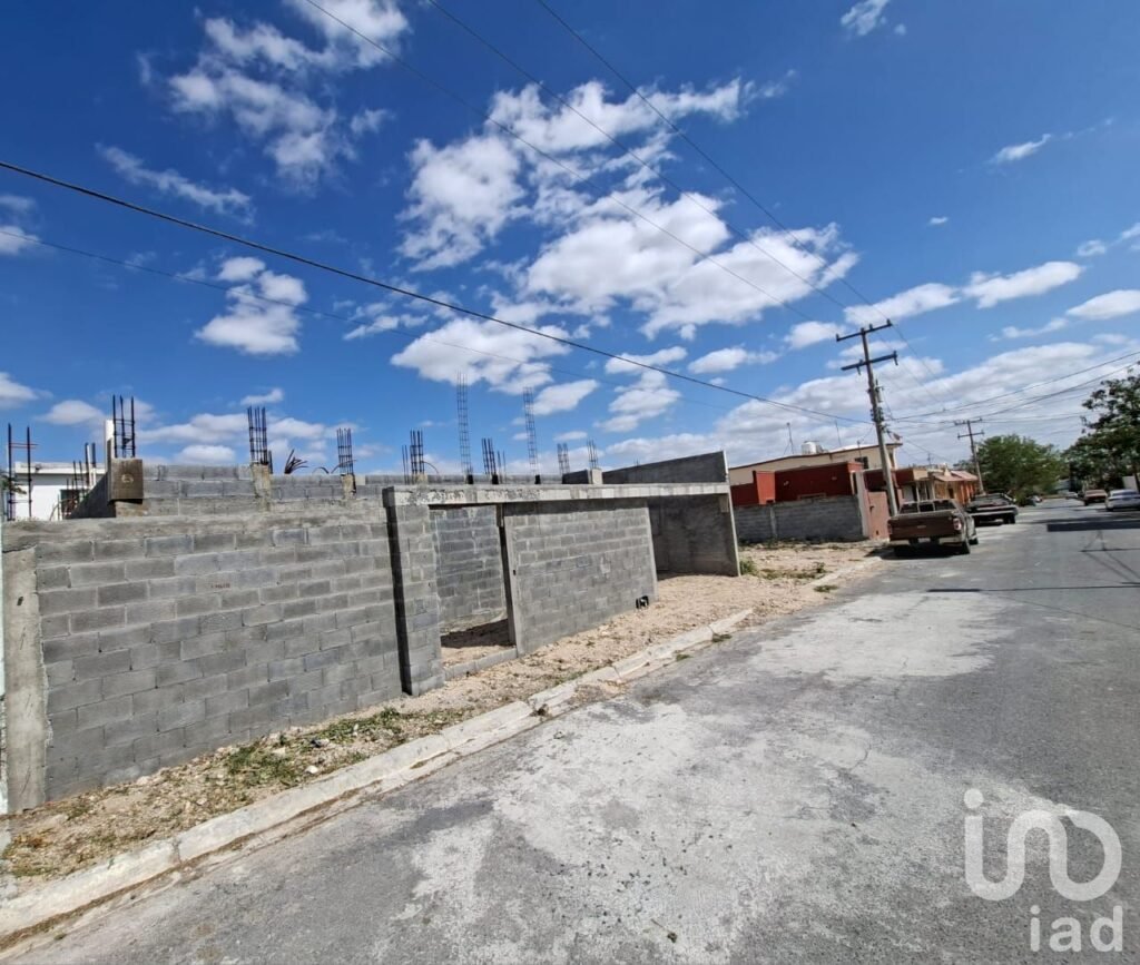 TERRENO en VENTA con Obra iniciada de Calidad y Proyecto Arq. en Lomas de SINAI , REYNOSA