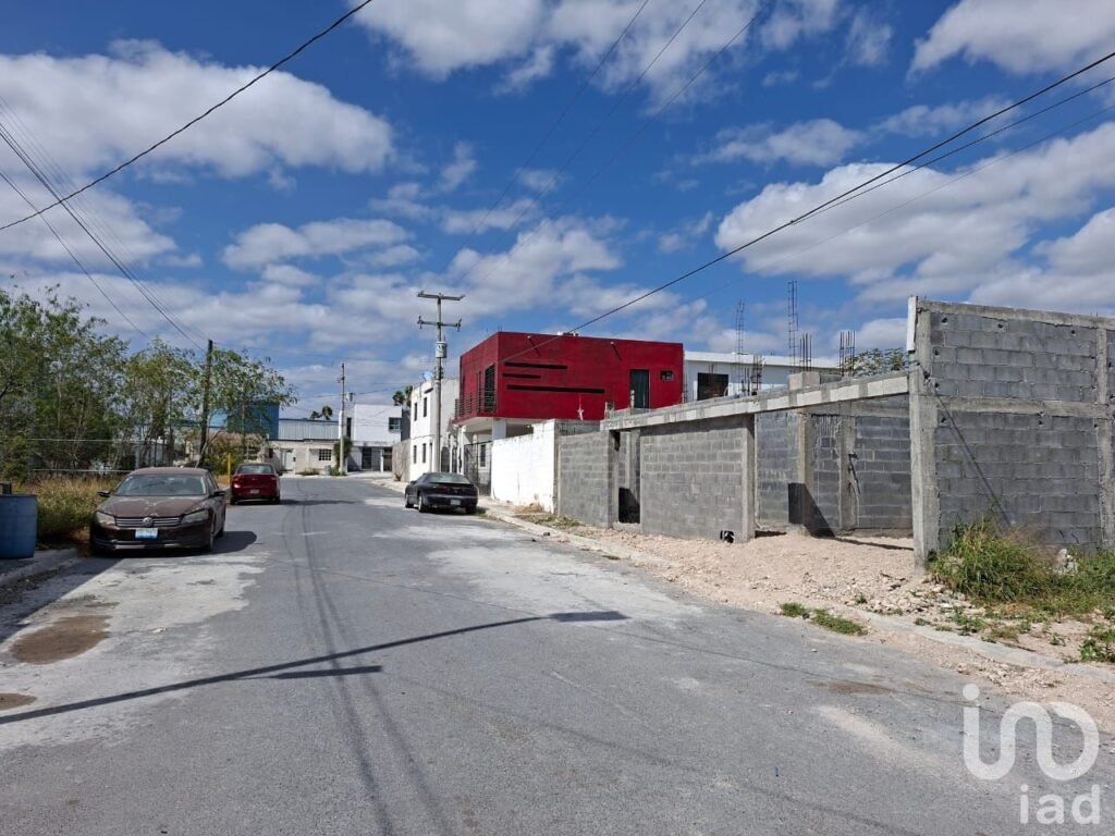 TERRENO en VENTA con Obra iniciada de Calidad y Proyecto Arq. en Lomas de SINAI , REYNOSA