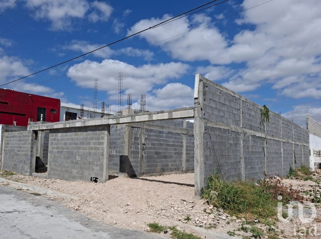 TERRENO en VENTA con Obra iniciada de Calidad y Proyecto Arq. en Lomas de SINAI , REYNOSA