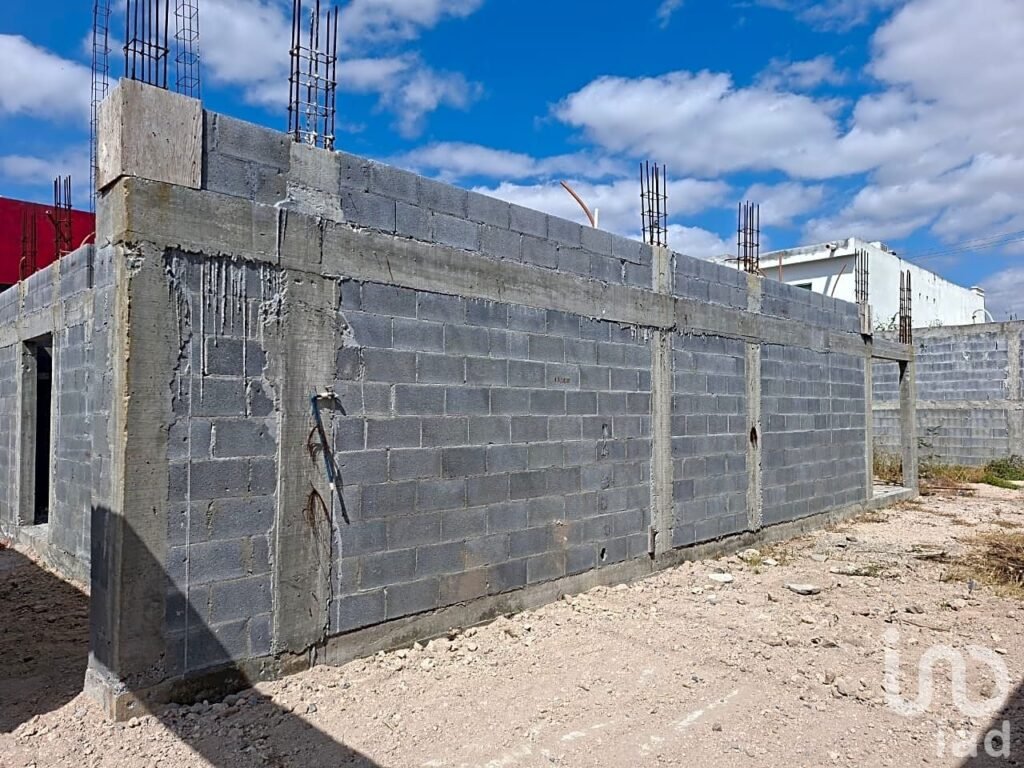 TERRENO en VENTA con Obra iniciada de Calidad y Proyecto Arq. en Lomas de SINAI , REYNOSA