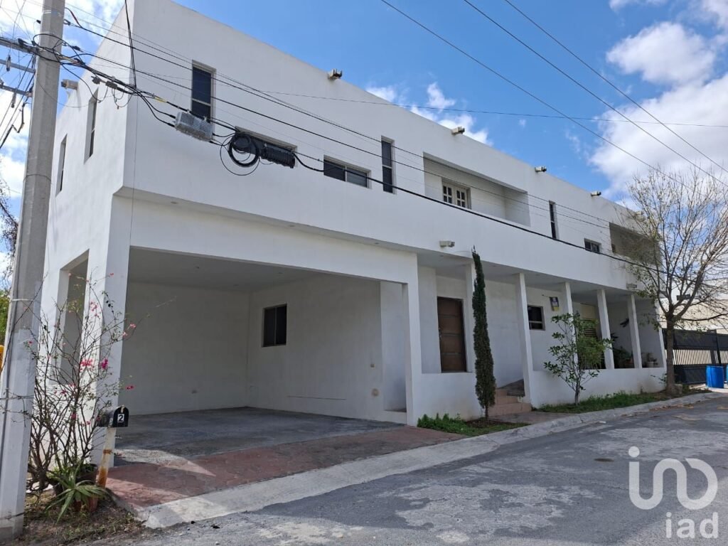 Amplia CASA en VENTA en Esquina, Lomas de Sinai , REYNOSA