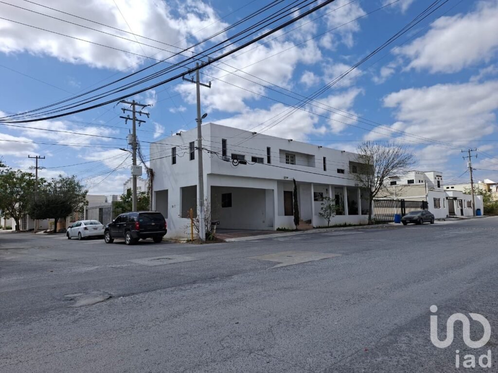 Amplia CASA en VENTA en Esquina, Lomas de Sinai , REYNOSA